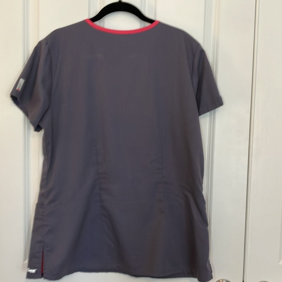 Grey’s Anatomy Active Scrub Top - Picture 4 of 5
